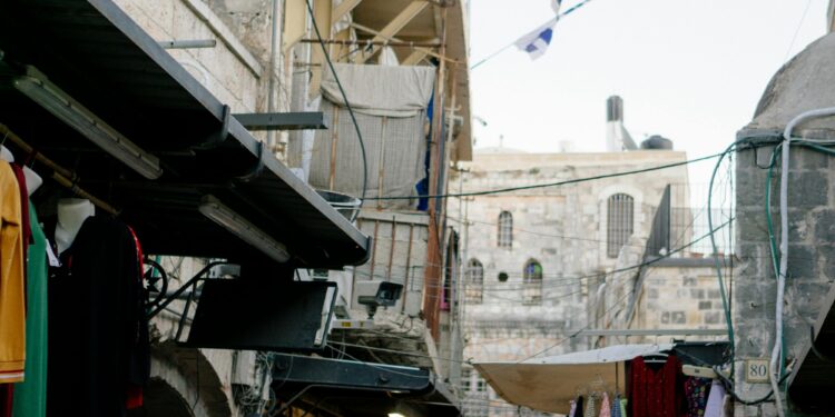 Israeli Protests Erupt After Hostages Found Dead in Gaza, Pressuring Netanyahu for Cease-Fire